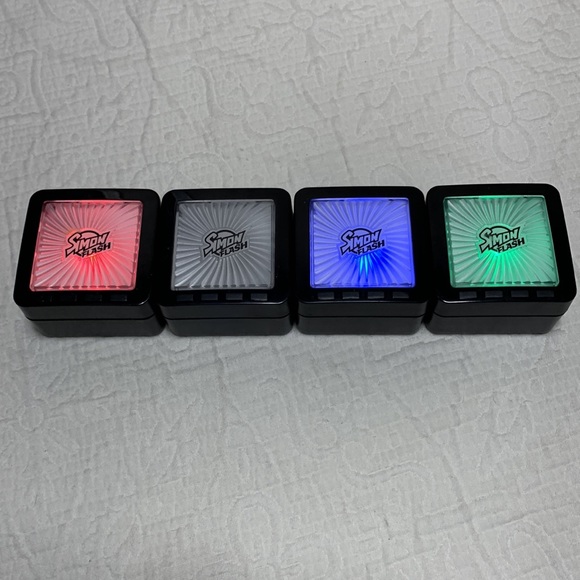 Simon Flash Light-Up Game Cubes by Hasbro - Picture 4 of 7